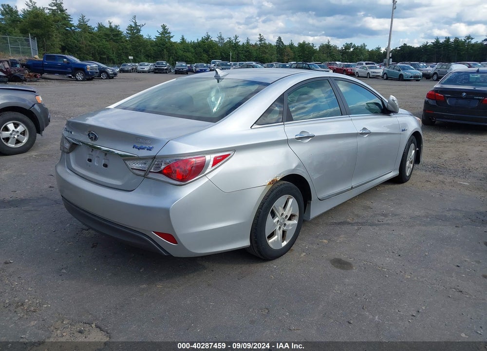 2011 HYUNDAI SONATA HYBRID VIN: KMHEC4A48BA001217