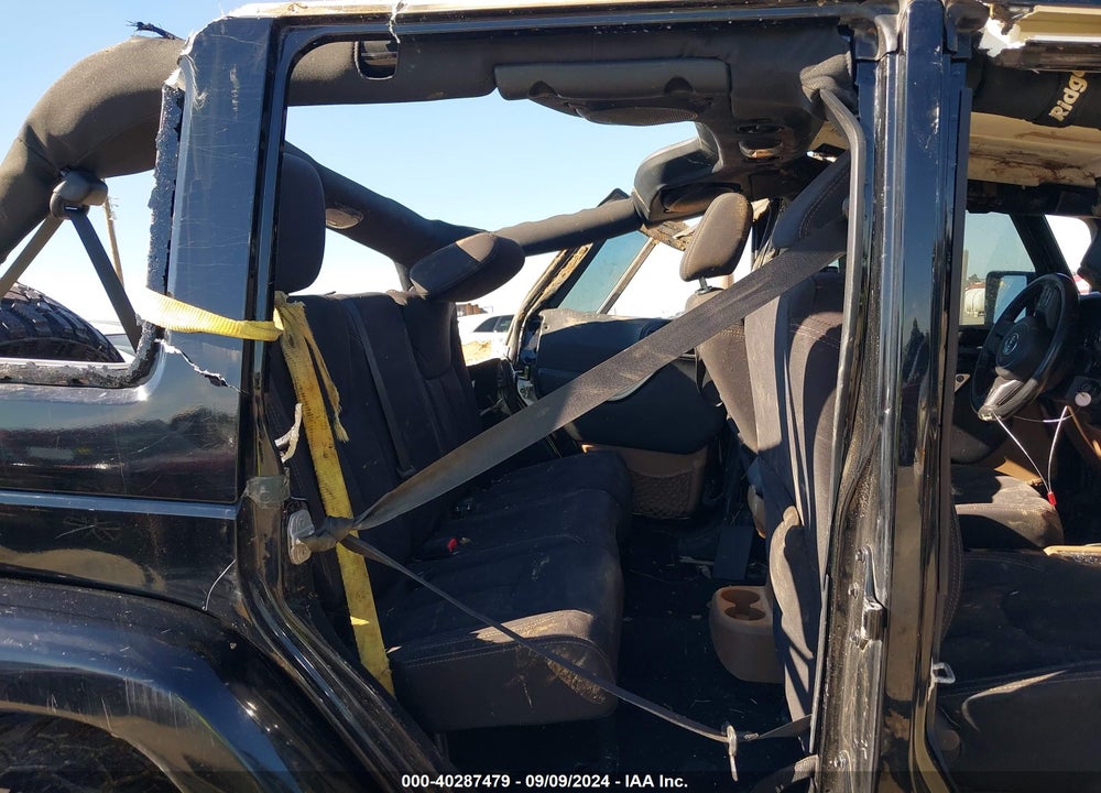 2014 JEEP WRANGLER UNLIMITED SAHARA VIN: 1C4BJWEG1EL135914