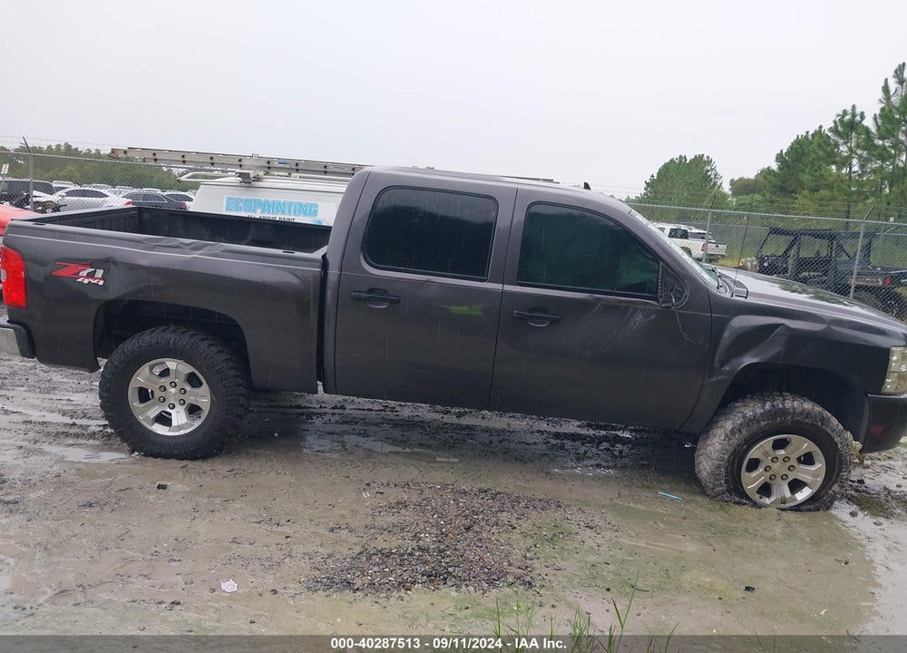 2011 CHEVROLET SILVERADO 1500 LT VIN: 3GCPKSE35BG298387