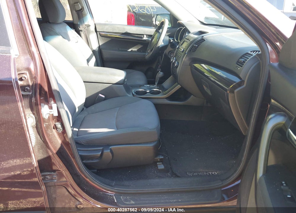 2012 KIA SORENTO LX VIN: 5XYKT3A69CG277247