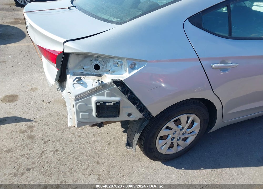 2018 HYUNDAI ELANTRA SE VIN: 5NPD74LF7JH395173