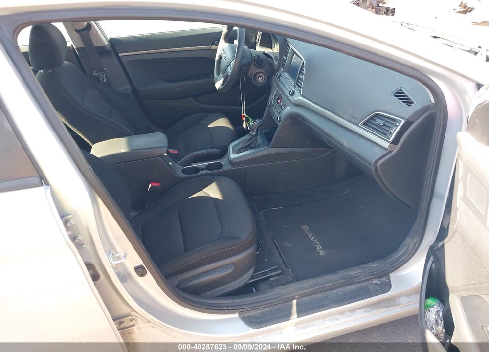 2018 HYUNDAI ELANTRA SE VIN: 5NPD74LF7JH395173