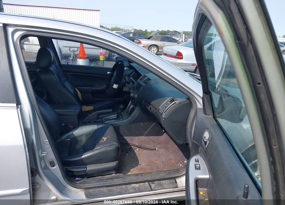 2004 HONDA ACCORD 2.4 EX VIN: JHMCM56824C006008