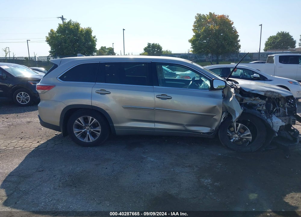 2015 TOYOTA HIGHLANDER LE PLUS V6 VIN: 5TDBKRFH4FS211261