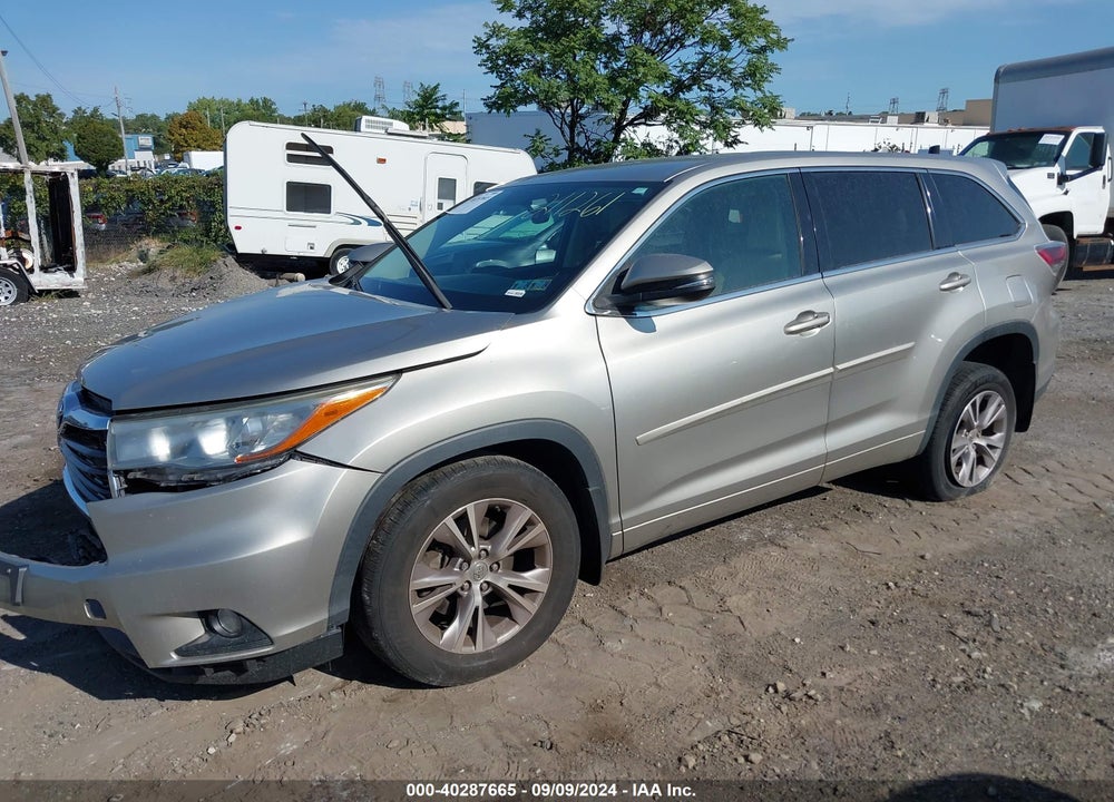 2015 TOYOTA HIGHLANDER LE PLUS V6 VIN: 5TDBKRFH4FS211261