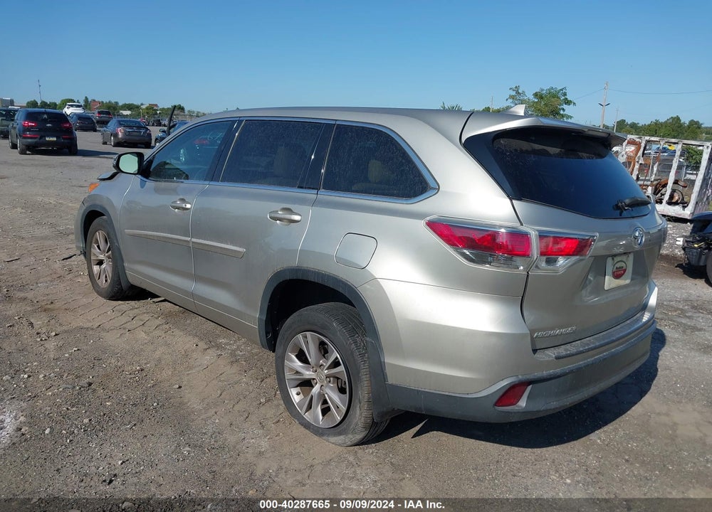 2015 TOYOTA HIGHLANDER LE PLUS V6 VIN: 5TDBKRFH4FS211261