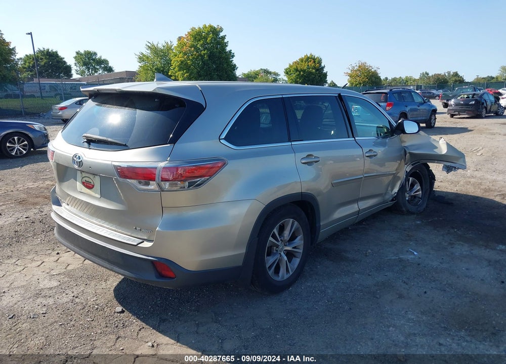 2015 TOYOTA HIGHLANDER LE PLUS V6 VIN: 5TDBKRFH4FS211261