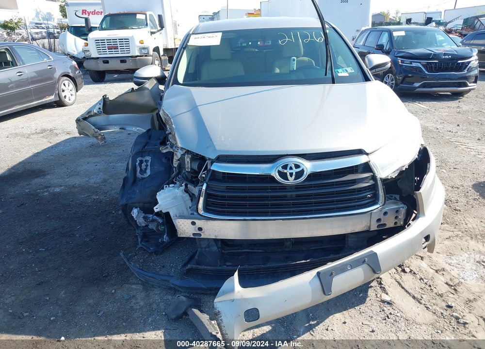 2015 TOYOTA HIGHLANDER LE PLUS V6 VIN: 5TDBKRFH4FS211261