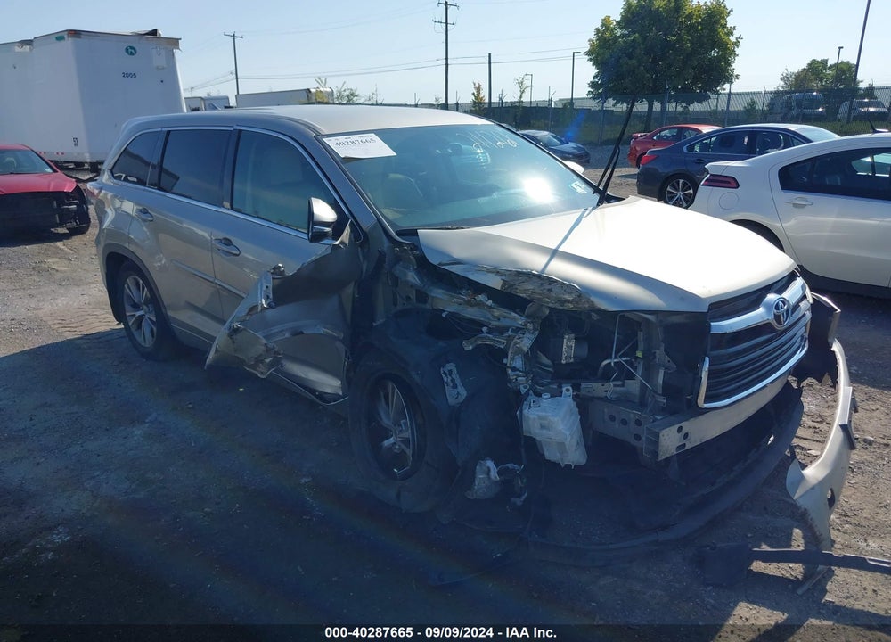 2015 TOYOTA HIGHLANDER LE PLUS V6 VIN: 5TDBKRFH4FS211261
