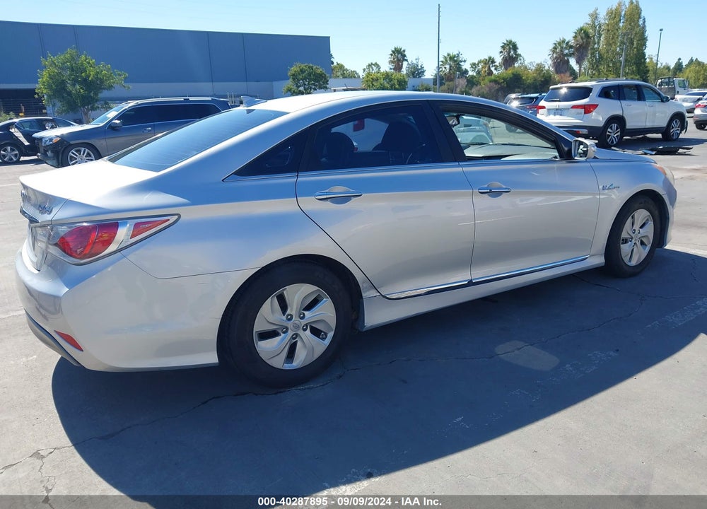 2013 HYUNDAI SONATA HYBRID VIN: KMHEC4A45DA075777