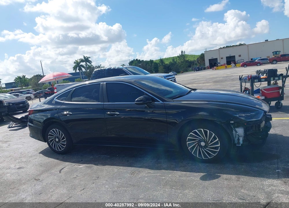 2023 HYUNDAI SONATA HYBRID SEL VIN: KMHL34JJXPA070902