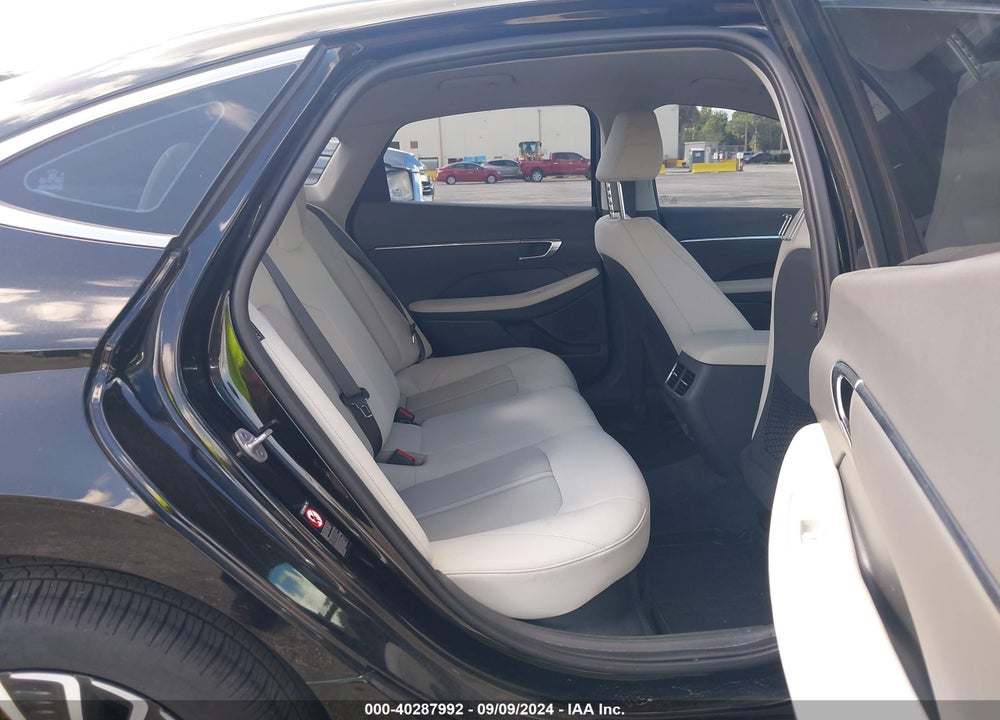2023 HYUNDAI SONATA HYBRID SEL VIN: KMHL34JJXPA070902