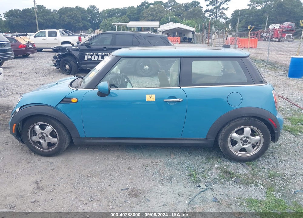2007 MINI COOPER VIN: WMWMF33597TT57837