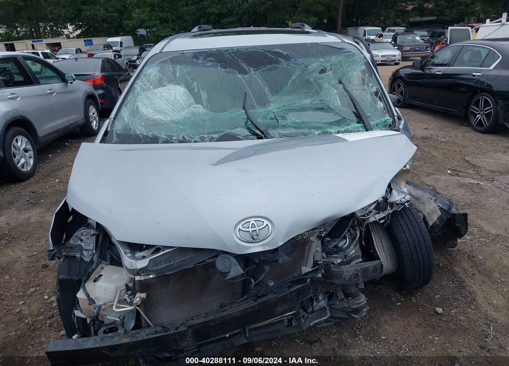 2011 TOYOTA SIENNA XLE V6 VIN: 5TDYK3DC8BS172537