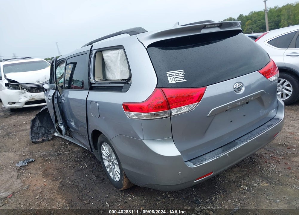 2011 TOYOTA SIENNA XLE V6 VIN: 5TDYK3DC8BS172537