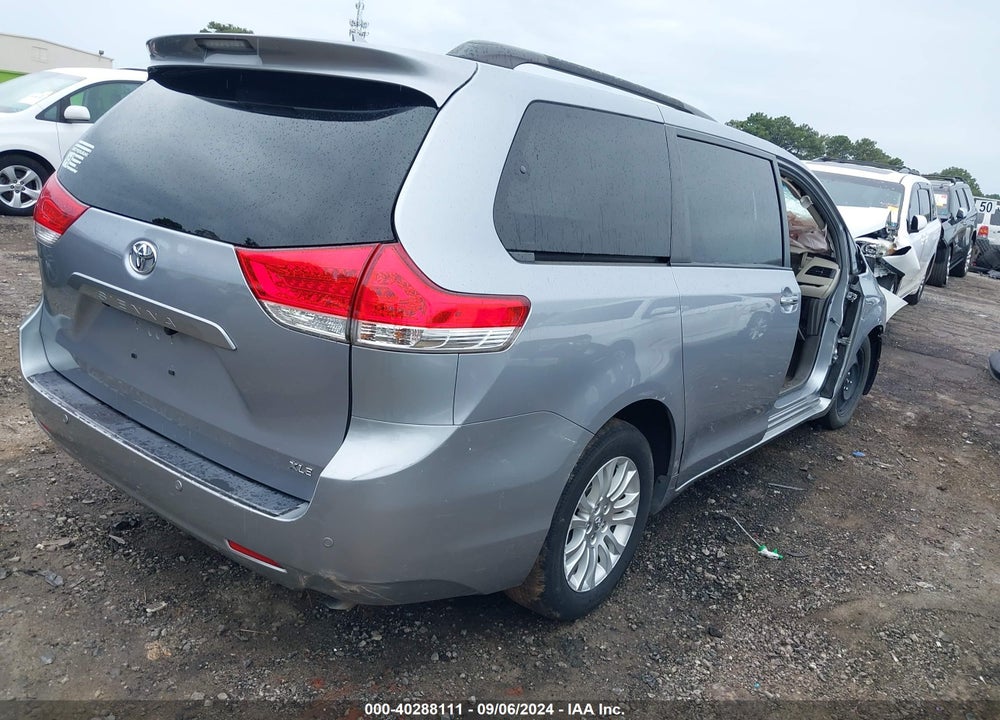 2011 TOYOTA SIENNA XLE V6 VIN: 5TDYK3DC8BS172537