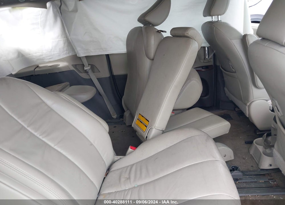 2011 TOYOTA SIENNA XLE V6 VIN: 5TDYK3DC8BS172537