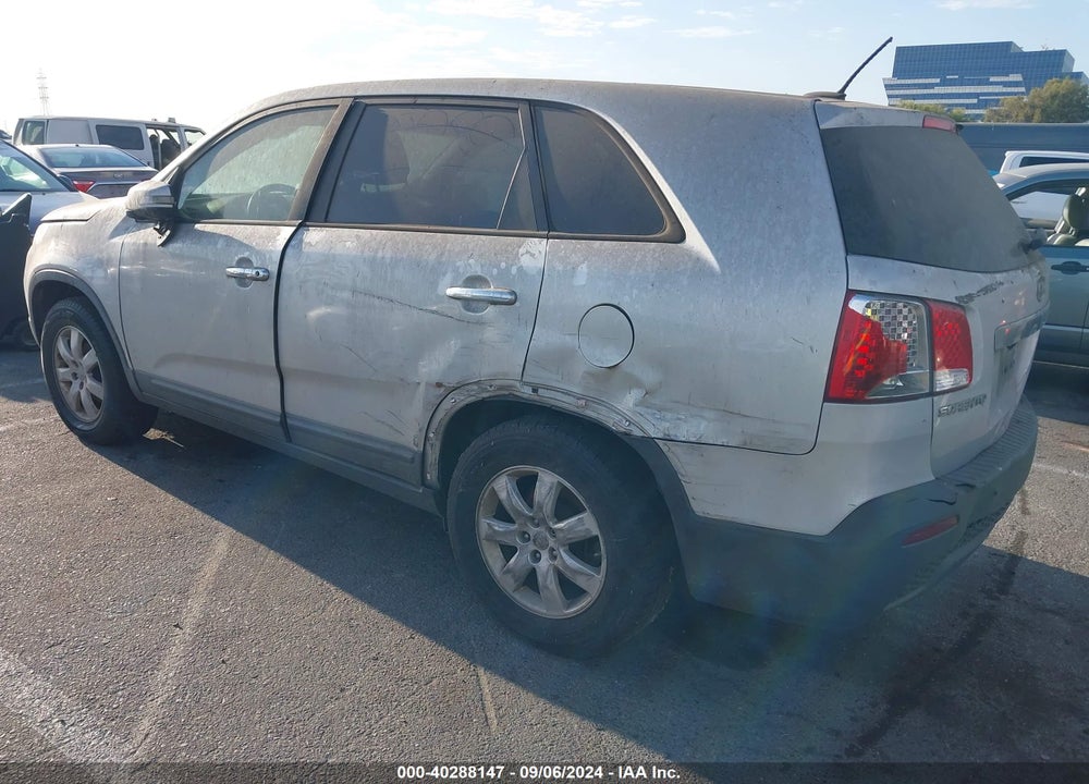 2013 KIA SORENTO LX VIN: 5XYKT4A19DG401643