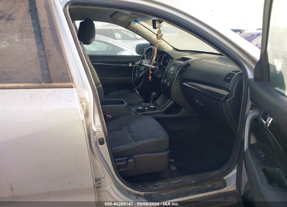 2013 KIA SORENTO LX VIN: 5XYKT4A19DG401643