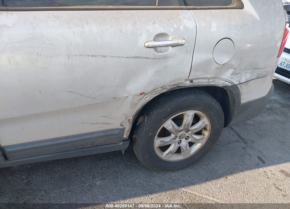 2013 KIA SORENTO LX VIN: 5XYKT4A19DG401643