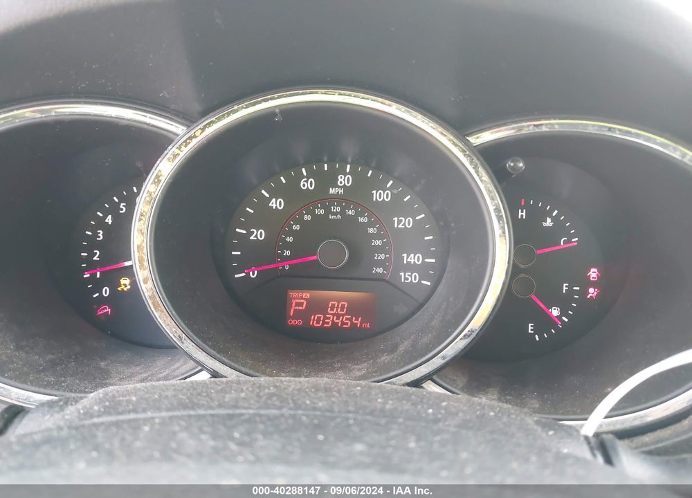 2013 KIA SORENTO LX VIN: 5XYKT4A19DG401643