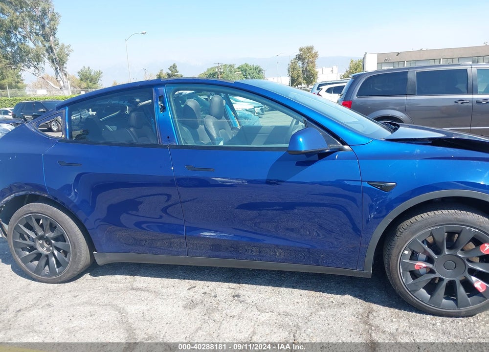 2021 TESLA MODEL Y STANDARD RANGE REAR-WHEEL DRIVE VIN: 5YJYGDED7MF112903