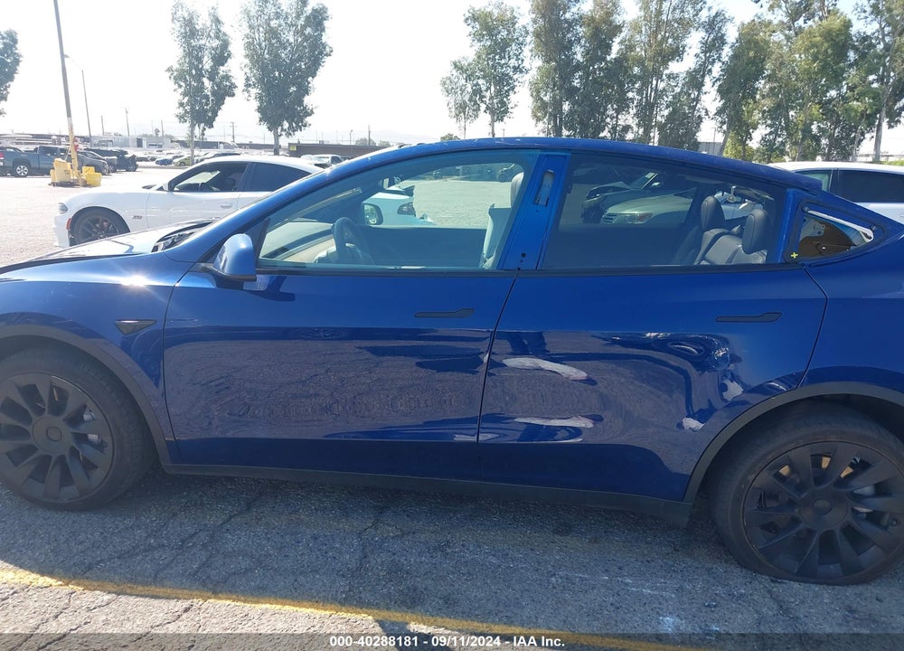 2021 TESLA MODEL Y STANDARD RANGE REAR-WHEEL DRIVE VIN: 5YJYGDED7MF112903