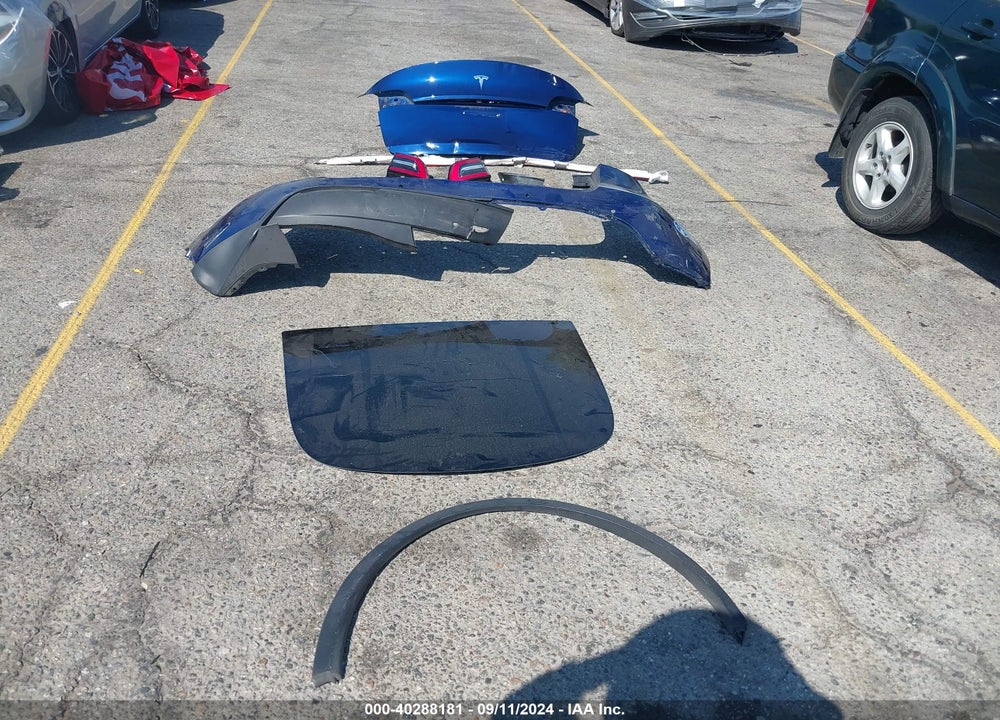 2021 TESLA MODEL Y STANDARD RANGE REAR-WHEEL DRIVE VIN: 5YJYGDED7MF112903