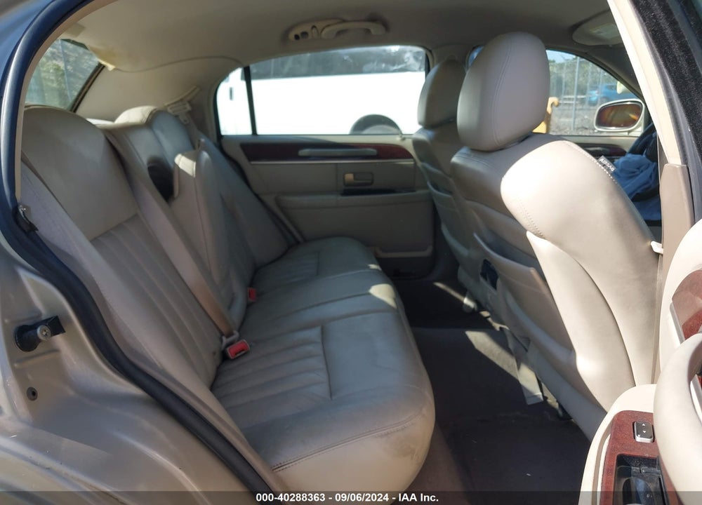 2005 LINCOLN TOWN CAR SIGNATURE VIN: 1LNHM81W25Y646363