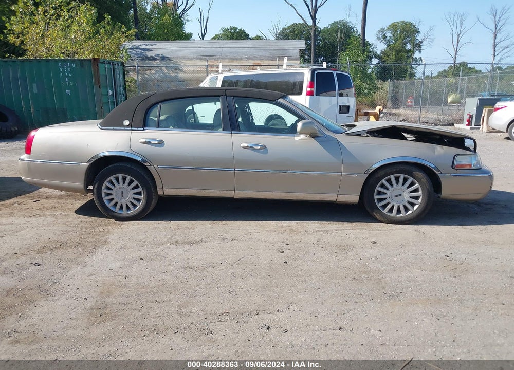 2005 LINCOLN TOWN CAR SIGNATURE VIN: 1LNHM81W25Y646363