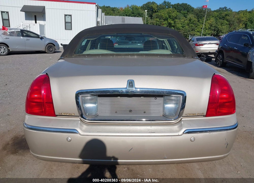 2005 LINCOLN TOWN CAR SIGNATURE VIN: 1LNHM81W25Y646363