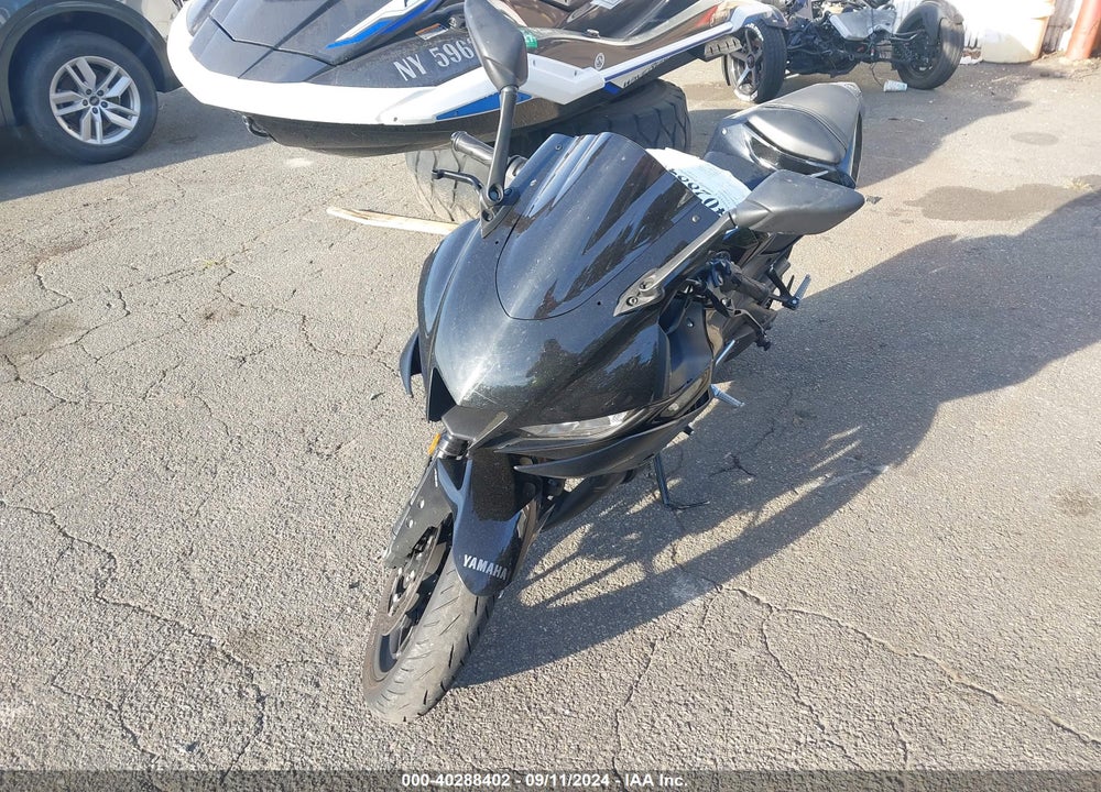 2022 YAMAHA YZFR3 A VIN: MH3RH18Y6NK008665