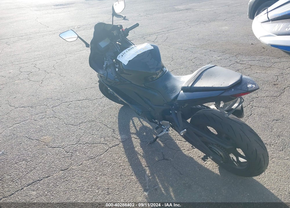 2022 YAMAHA YZFR3 A VIN: MH3RH18Y6NK008665