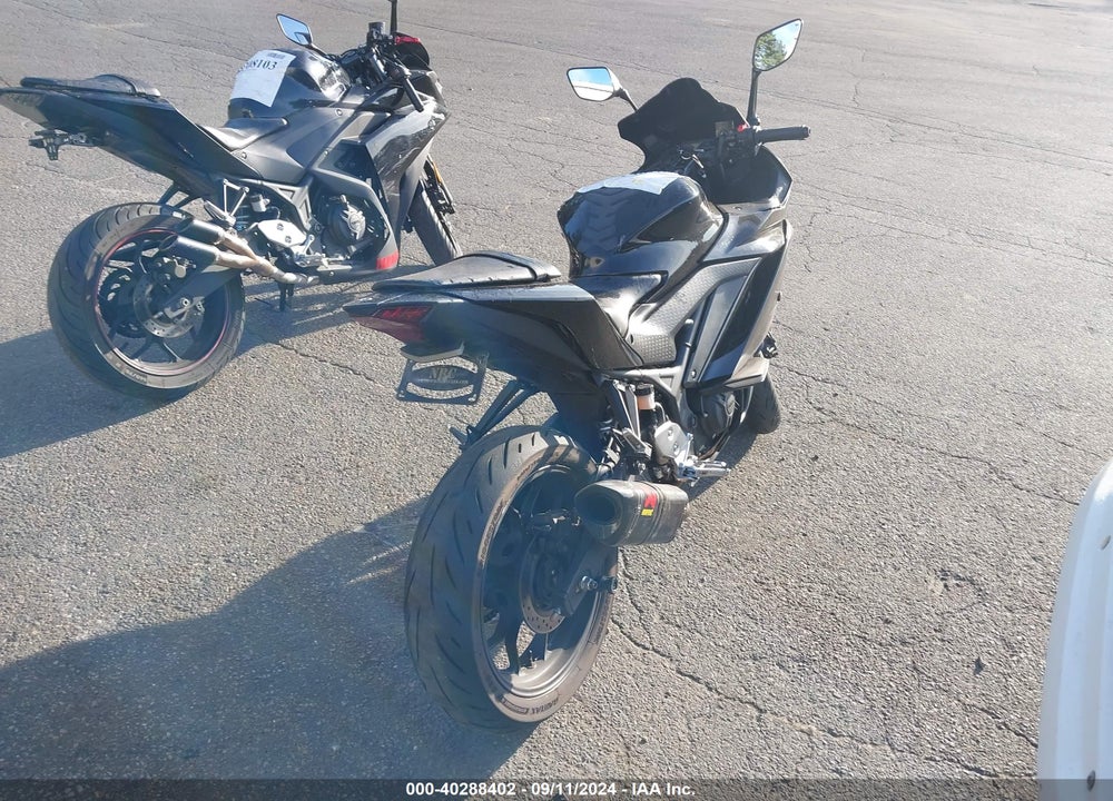 2022 YAMAHA YZFR3 A VIN: MH3RH18Y6NK008665