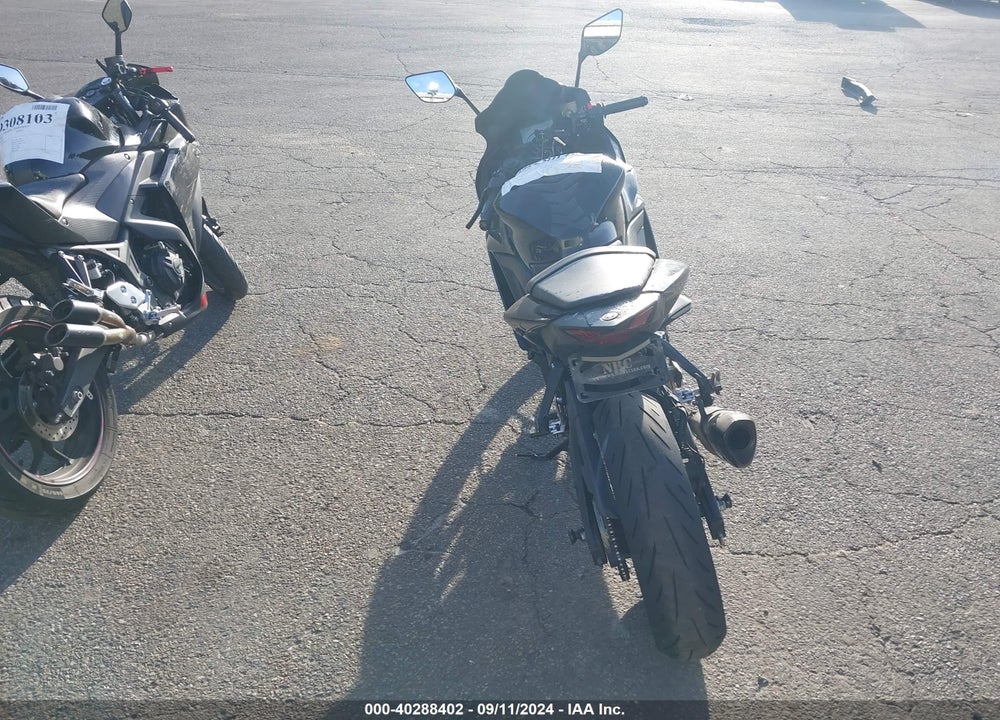 2022 YAMAHA YZFR3 A VIN: MH3RH18Y6NK008665