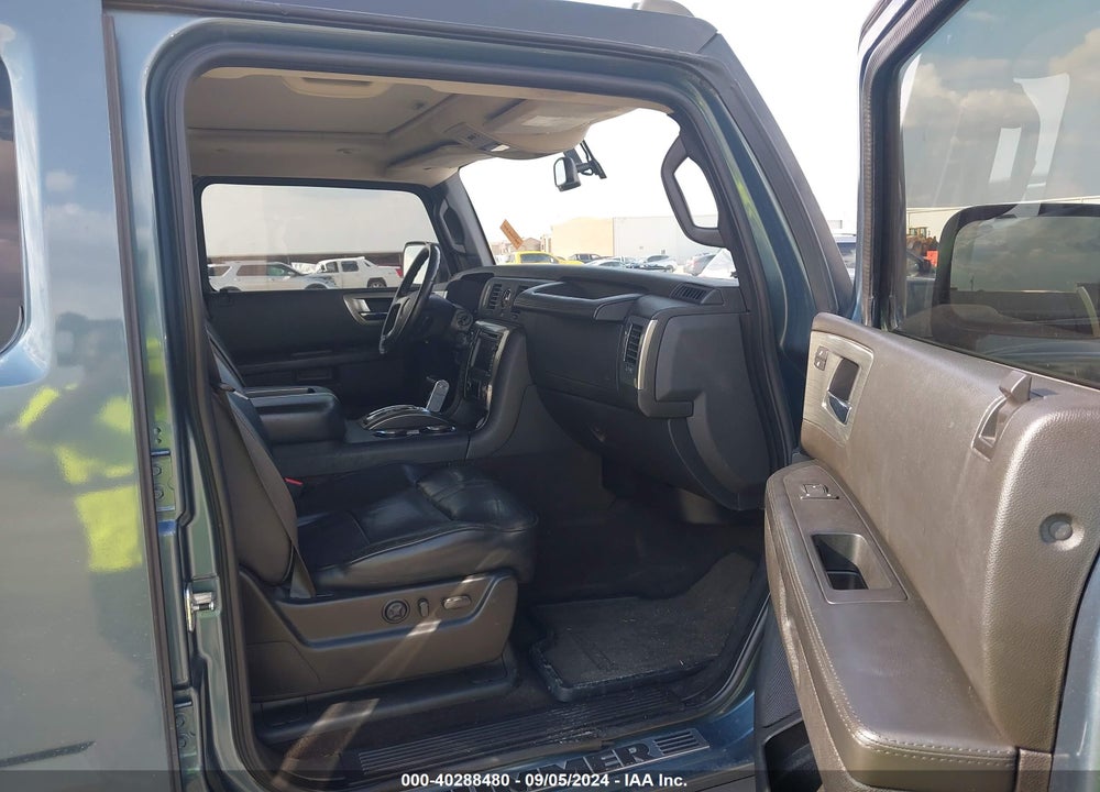 2008 HUMMER H2 SUV VIN: 5GRGN238X8H102057
