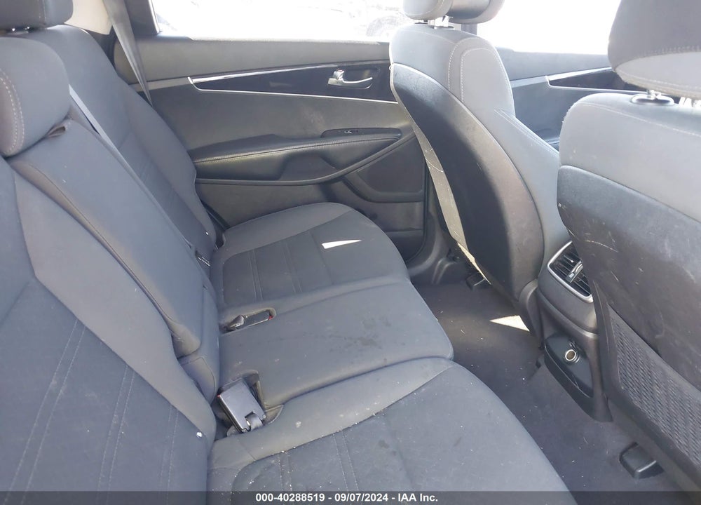 2016 KIA SORENTO 2.4L L VIN: 5XYPG4A32GG100115