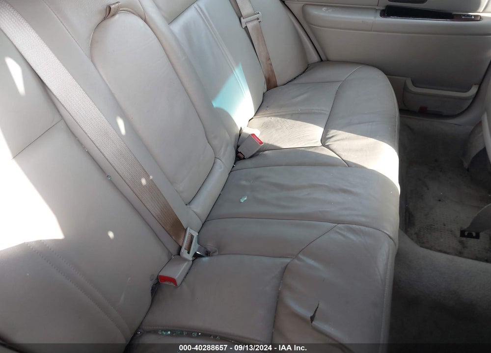 2008 LINCOLN TOWN CAR SIGNATURE LIMITED VIN: 2LNHM82W98X653040