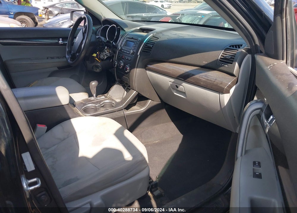 2013 KIA SORENTO LX V6 VIN: 5XYKTDA25DG310779