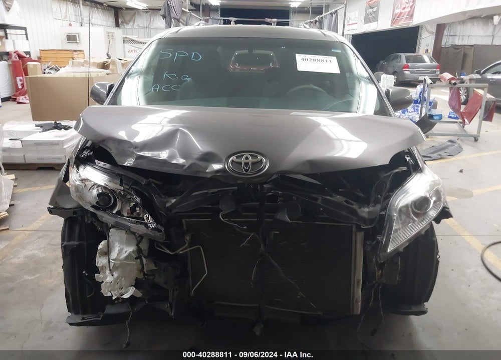 2011 TOYOTA SIENNA XLE V6 VIN: 5TDYK3DC9BS098609
