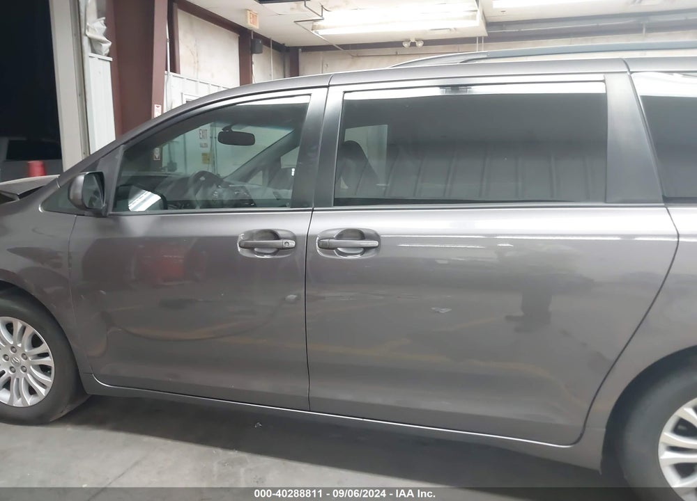 2011 TOYOTA SIENNA XLE V6 VIN: 5TDYK3DC9BS098609
