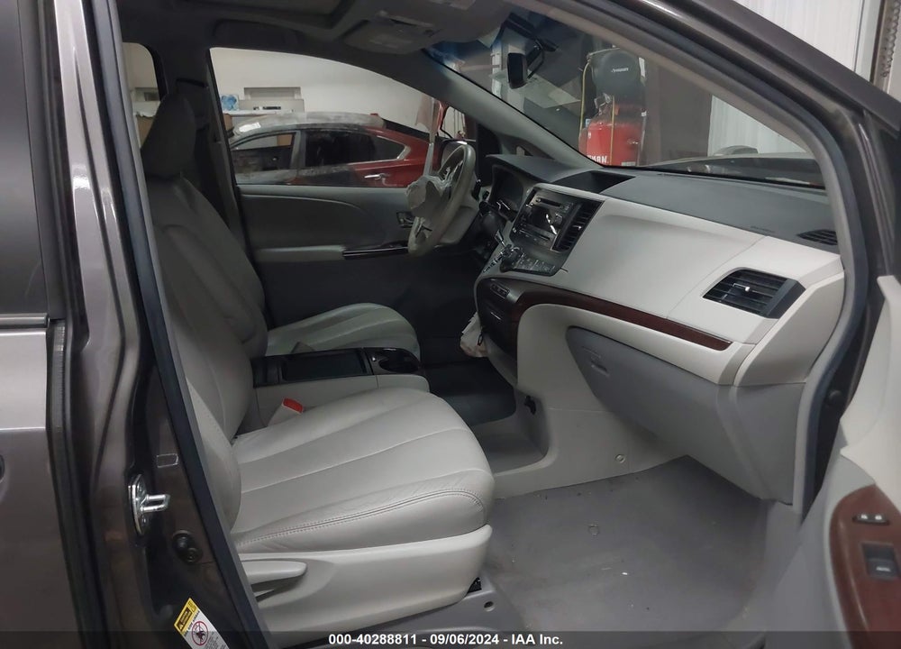 2011 TOYOTA SIENNA XLE V6 VIN: 5TDYK3DC9BS098609