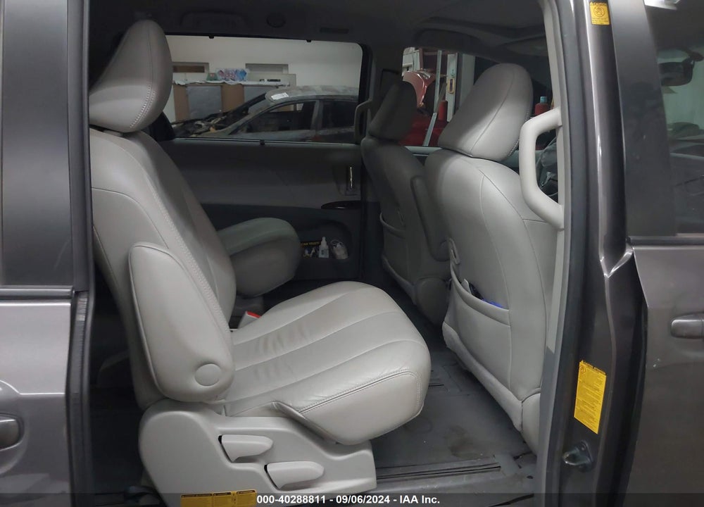 2011 TOYOTA SIENNA XLE V6 VIN: 5TDYK3DC9BS098609