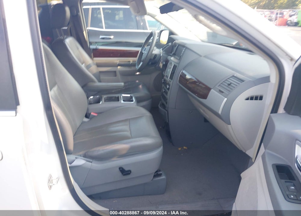 2010 CHRYSLER TOWN & COUNTRY TOURING VIN: 2A4RR5D15AR178176