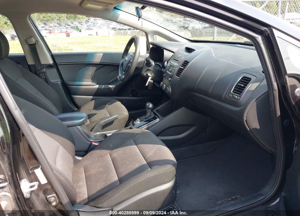 2017 KIA FORTE LX VIN: 3KPFK4A74HE073141