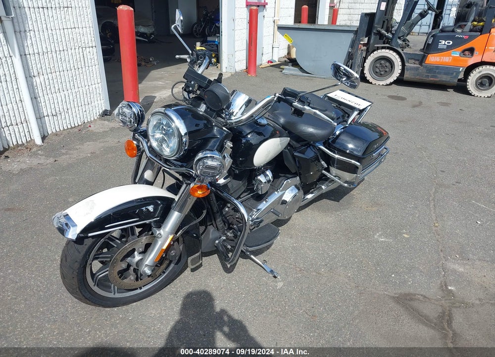 2018 HARLEY-DAVIDSON FLHP POLICE ROAD KING VIN: 1HD1FHC19JB629606