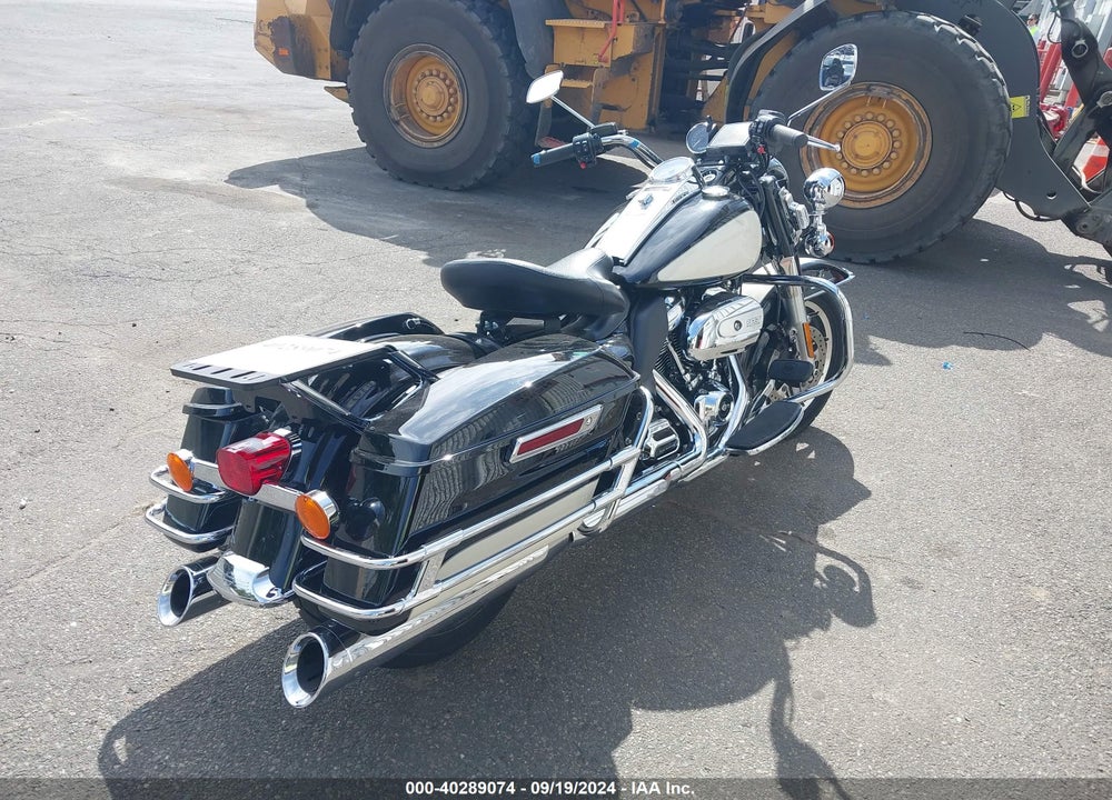 2018 HARLEY-DAVIDSON FLHP POLICE ROAD KING VIN: 1HD1FHC19JB629606
