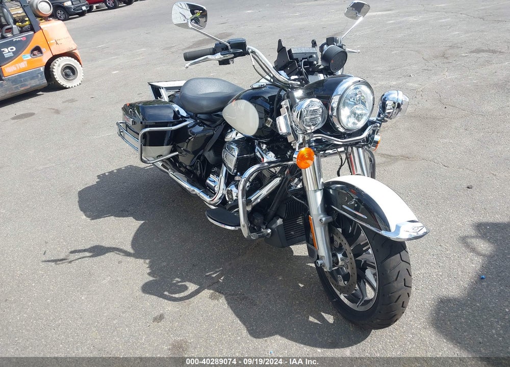 2018 HARLEY-DAVIDSON FLHP POLICE ROAD KING VIN: 1HD1FHC19JB629606
