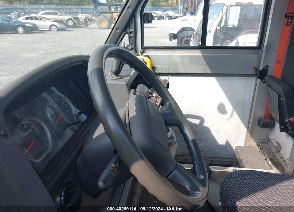 2014 ISUZU COMMERCIAL VAN VIN: JALB4T179E7W00569
