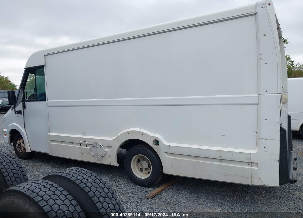 2014 ISUZU COMMERCIAL VAN VIN: JALB4T179E7W00569